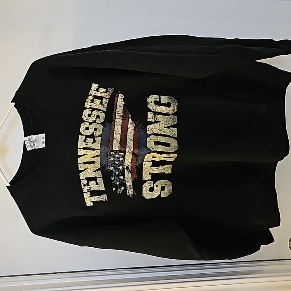Gildan Tennessee Strong Sweatshirt. Size XL. Navy